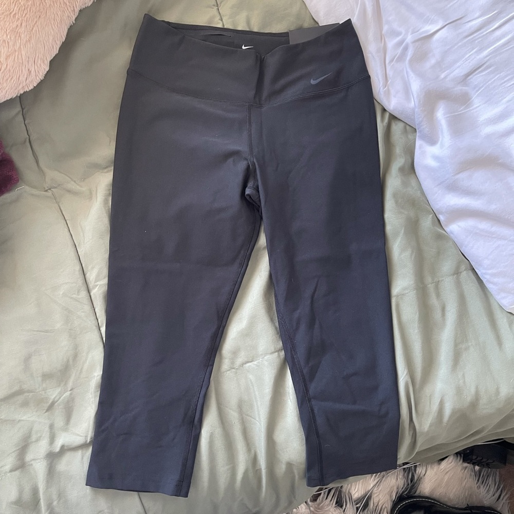 Nike Legend Tight Fit Capris
